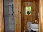 Bad mit Dusche und WC