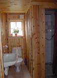 Bad mit Dusche und WC