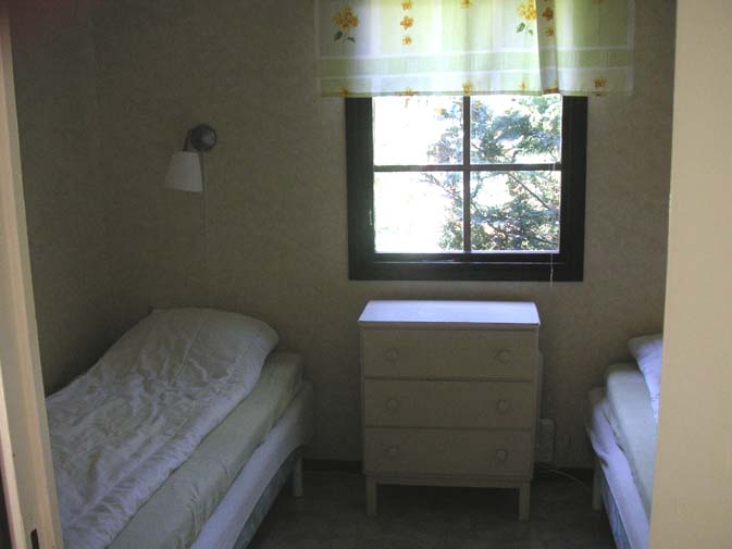 Schlafzimmer m. 2 Einzelbetten