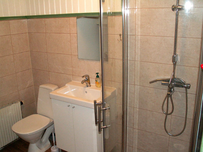 Bad m. Dusche,WC, WaMa