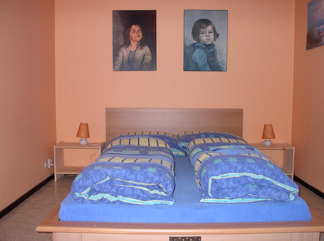 Schlafzimmer mit Doppelbett