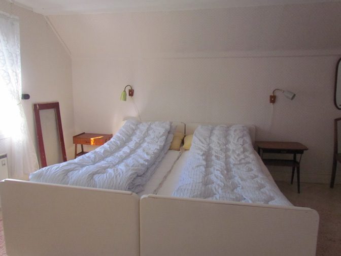 1 Schlafzimmer m. 2 Betten